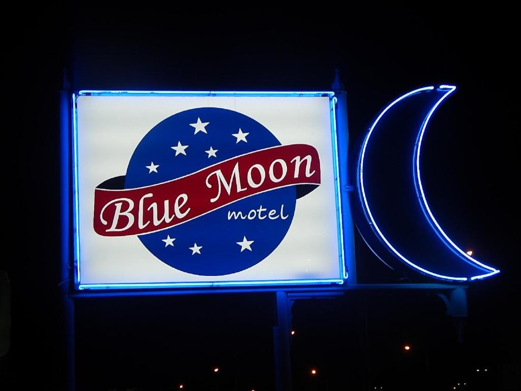 Blue Moon Niagara Falls